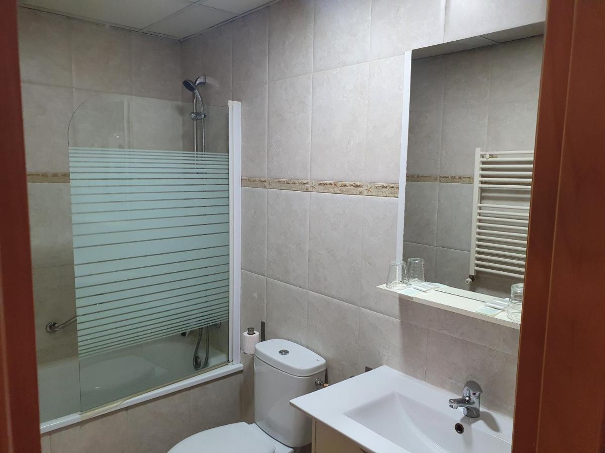 Hostal Fronton Alcobendas Bagian luar foto