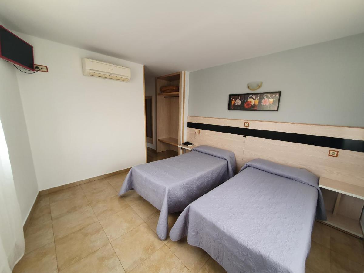 Hostal Fronton Alcobendas Bagian luar foto