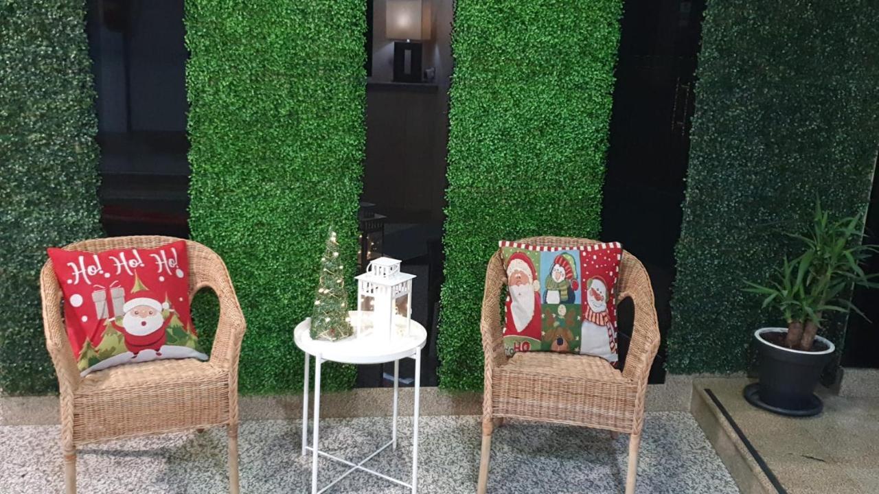 Hostal Fronton Alcobendas Bagian luar foto