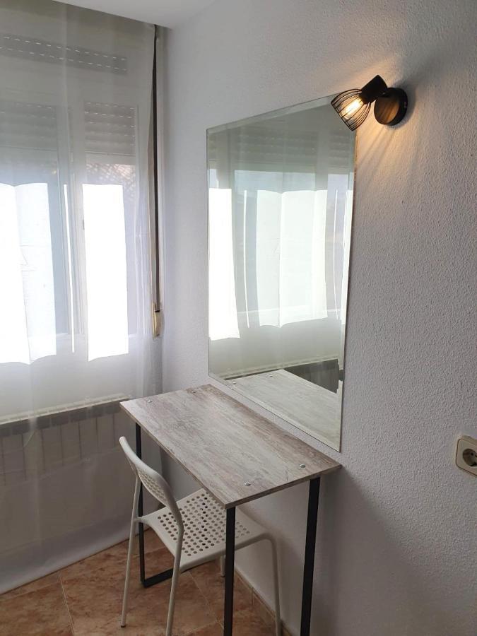 Hostal Fronton Alcobendas Bagian luar foto