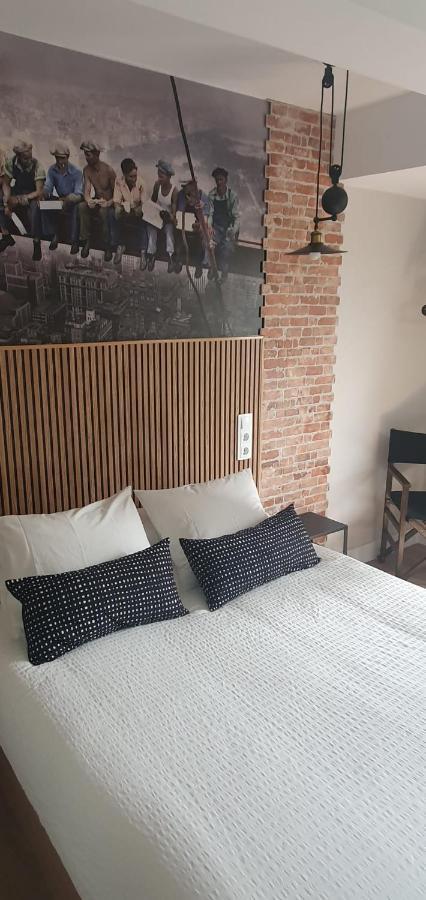 Hostal Fronton Alcobendas Bagian luar foto
