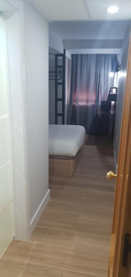 Hostal Fronton Alcobendas Bagian luar foto