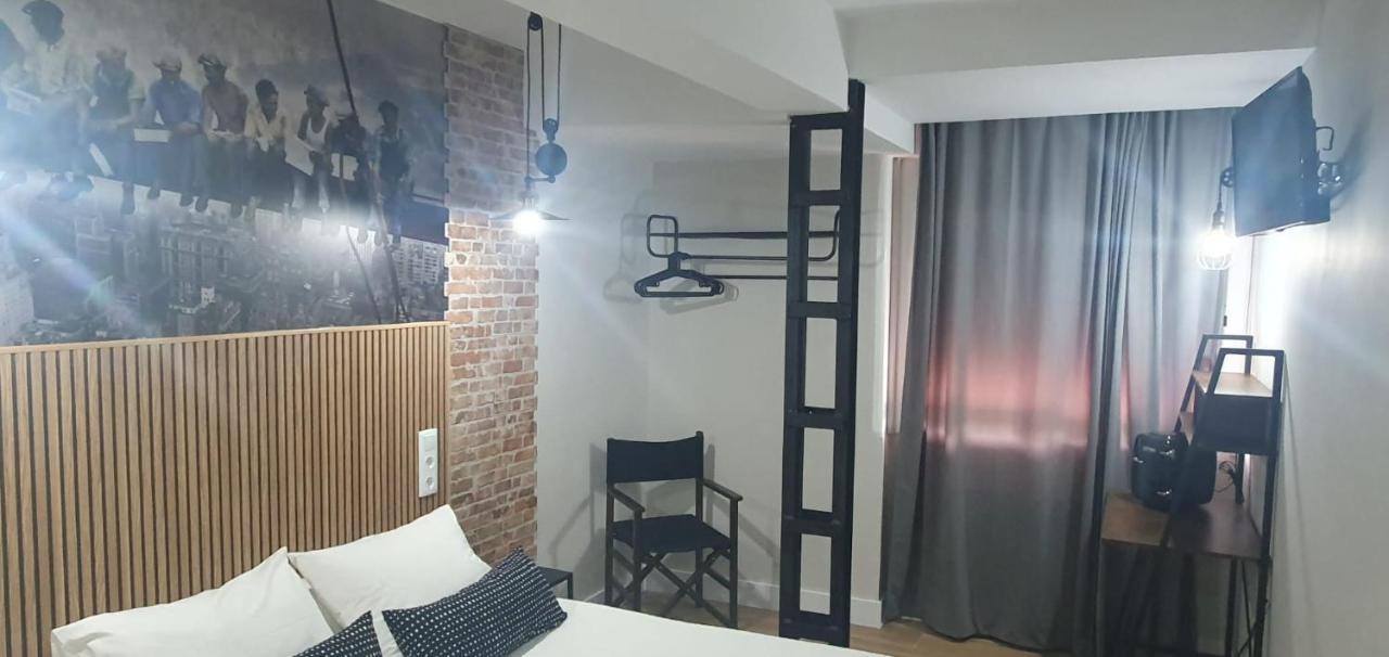 Hostal Fronton Alcobendas Bagian luar foto