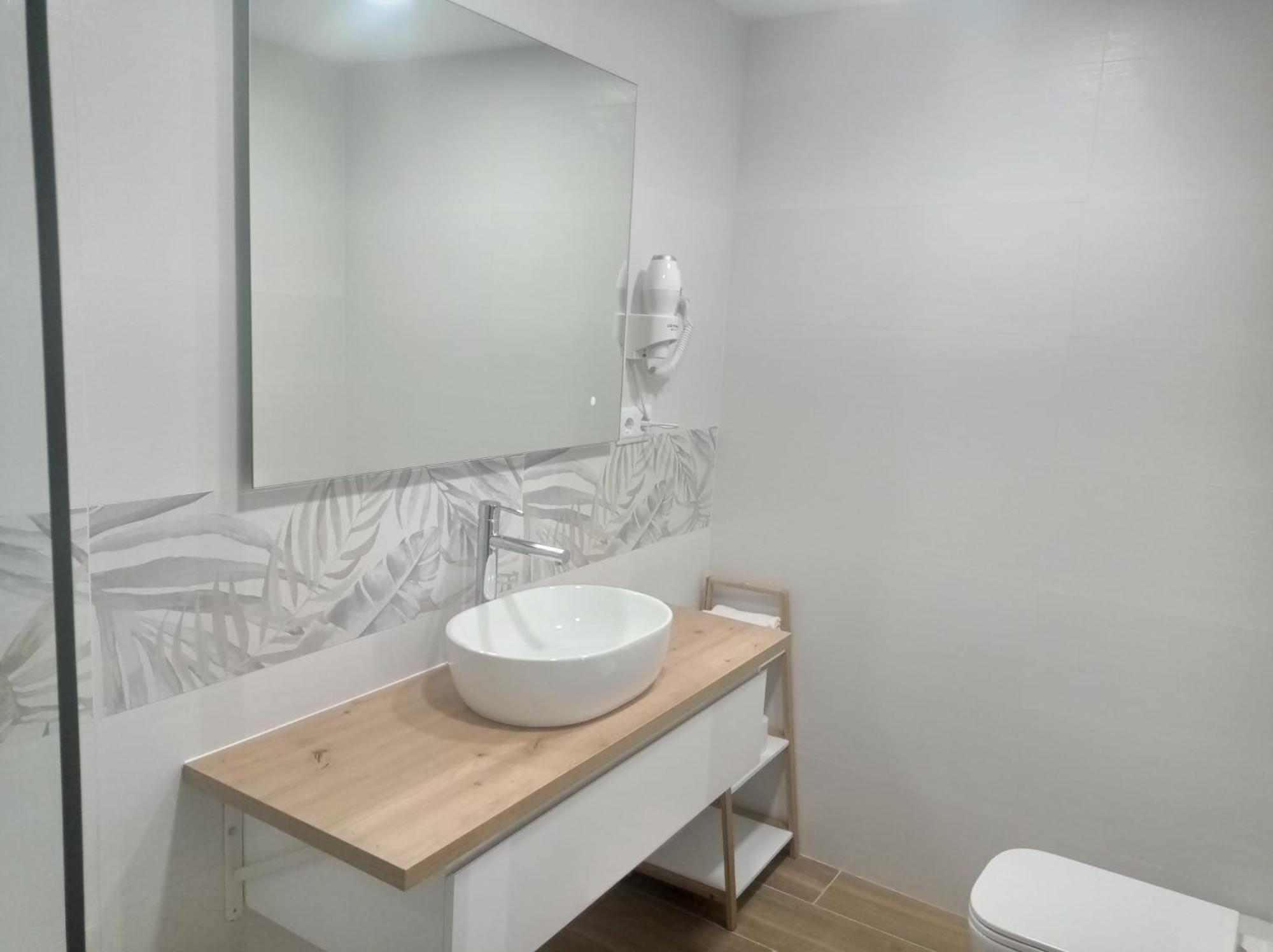 Hostal Fronton Alcobendas Bagian luar foto