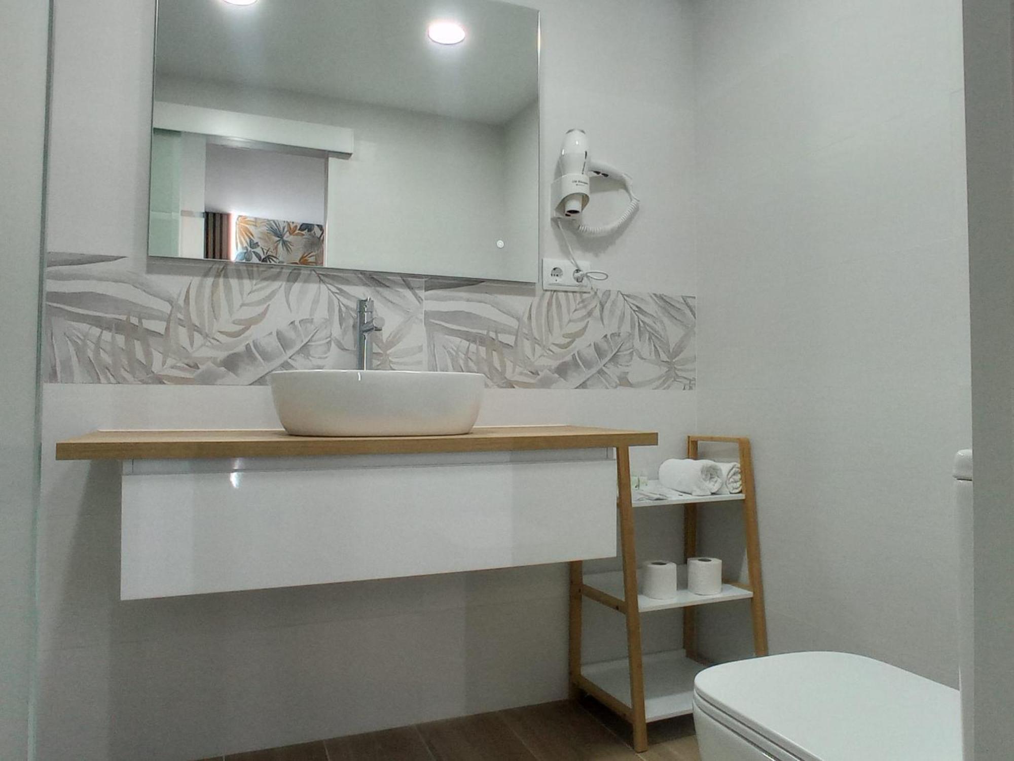Hostal Fronton Alcobendas Bagian luar foto
