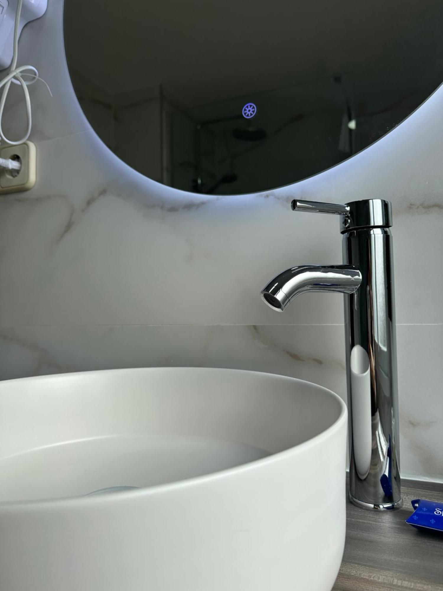 Hostal Fronton Alcobendas Bagian luar foto